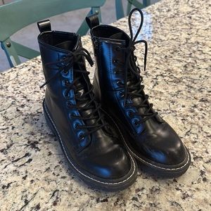 Combat boots